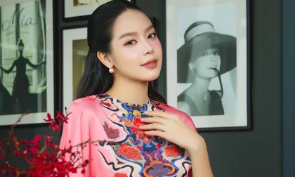 Hoa hậu Thanh Thủy chọn họa tiết ngựa cho Tết Bính Ngọ