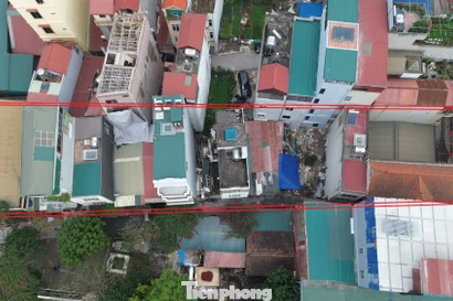 Hà Nội: Hy hữu 14 hộ dân có nhà, đất 'đè' lên một nửa phần đất của nhà bên cạnh