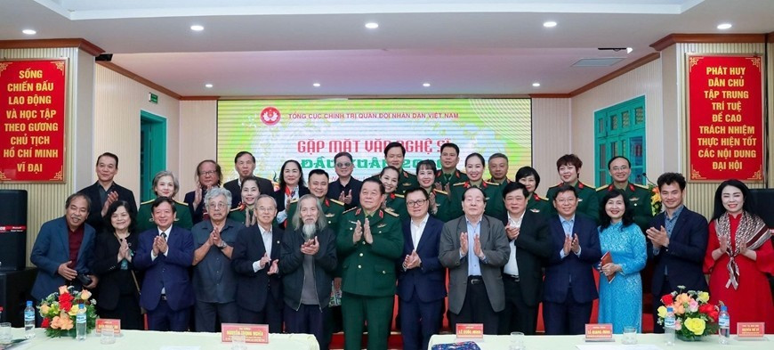 Tham dự cuộc gặp mặt có đông đảo đại biểu, các nhà nghiên cứu lý luận phê bình văn học nghệ thuật, các văn nghệ sĩ trong và ngoài Quân đội. Các nhà nghiên cứu và văn nghệ sĩ tham dự buổi gặp mặt đầu xuân 2026.