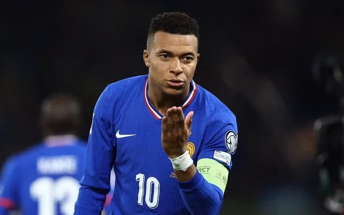 2025-11-13t210417z1798999403up1elbd1mj4whrtrmadp3soccer-worldcup-fra-ukr-1763095423505433240662-35-0-1635-2560-crop-17787998507831561432181.jpg