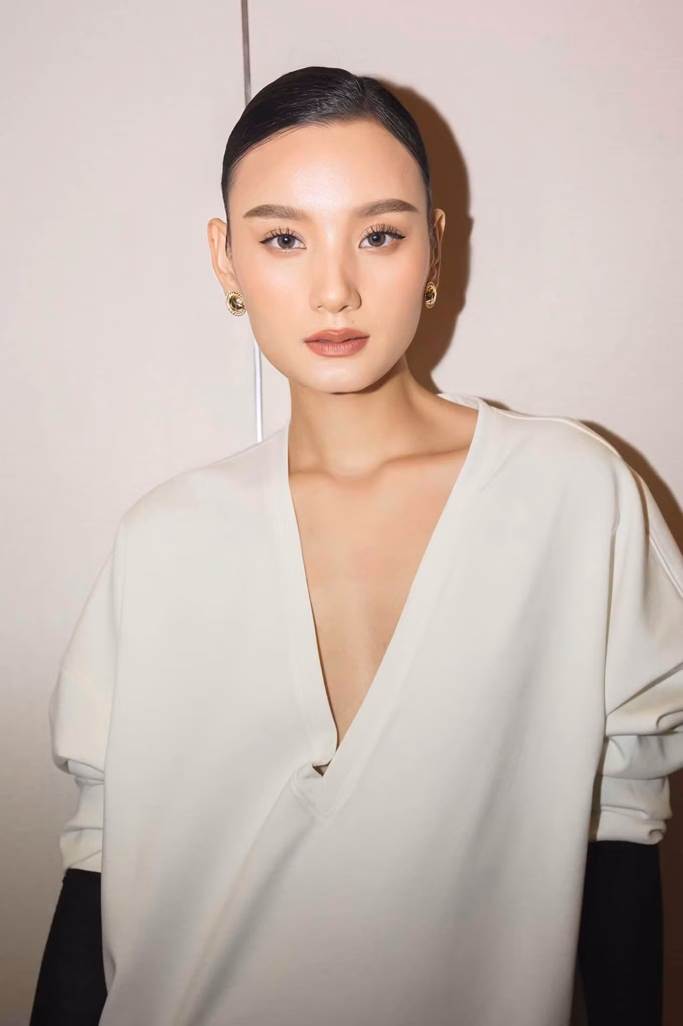 hoang-thuy-le-thuy-lam-lanh-tai-dam-cuoi-quynh-chau-sau-thoi-gian-dai-cach-mat-1a58543603a44b09a7eb86dc48124d38-465.jpg