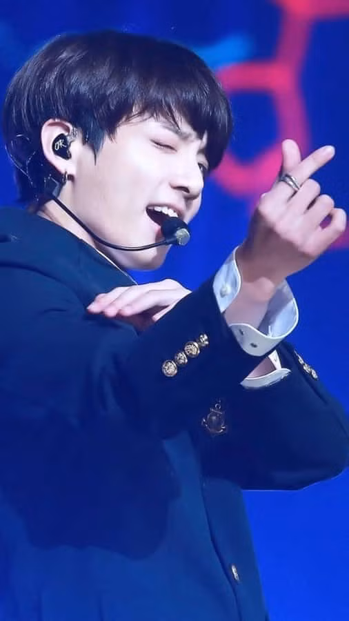 jungkook-bts-finger-heart-wink-yp6qwig7g7g8x1nq.jpg