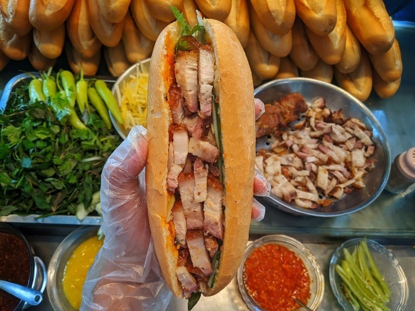 banh-mi-heo-quay-3.jpg