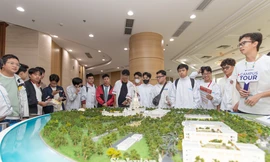 Học sinh 'choáng ngợp' khi trải nghiệm những căn phòng tiền tỉ của VinUni