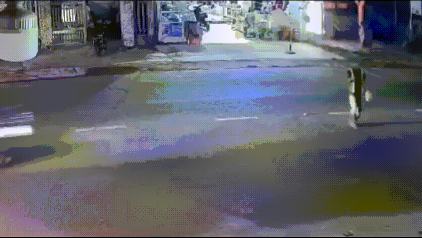 Clip taxi tông người đàn ông đi bộ tử vong ở Đắk Lắk