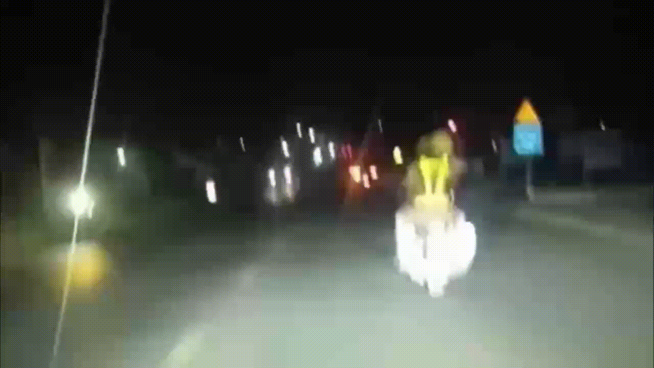 Clip cảnh sát giao thông Đắk Lắk dẫn đường, đưa hai nữ sinh bị nạn đi cấp cứu