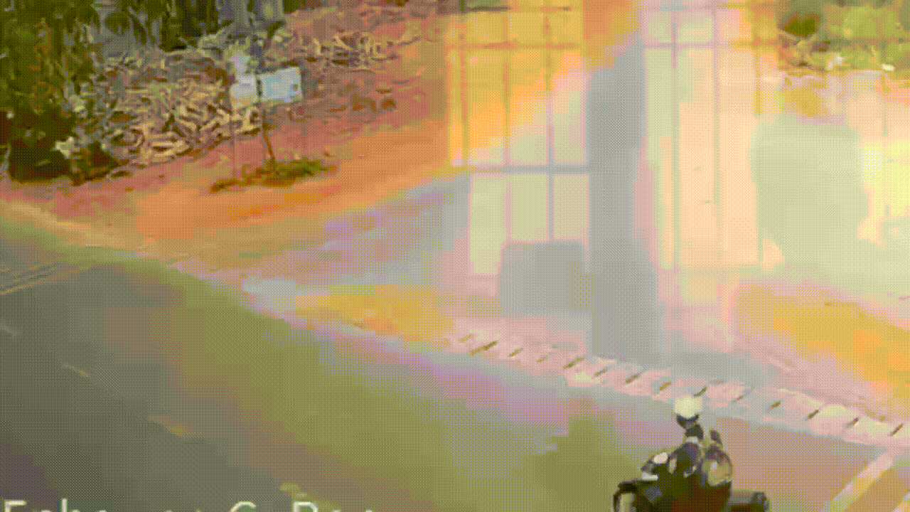 Clip mới hé lộ vụ nam sinh lao xe xuống mương khiến cựu thiếu tá CSGT bị khởi tố