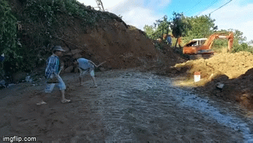 CẬP NHẬT: Tìm thấy 5 thi thể vụ lở núi khiến 11 người bị vùi lấp ở Phước Sơn ảnh 7 CẬP NHẬT: Tìm thấy 5 thi thể vụ lở núi khiến 11 người bị vùi lấp ở Phước Sơn ảnh 7