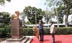 Tổng Bí thư, Chủ tịch nước Tô Lâm dâng hoa tại Tượng Chủ tịch Hồ Chí Minh ở Sri Lanka