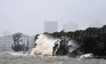 Trung Quốc nâng mức cảnh báo, sơ tán 150.000 người trước khi bão Matmo đổ bộ