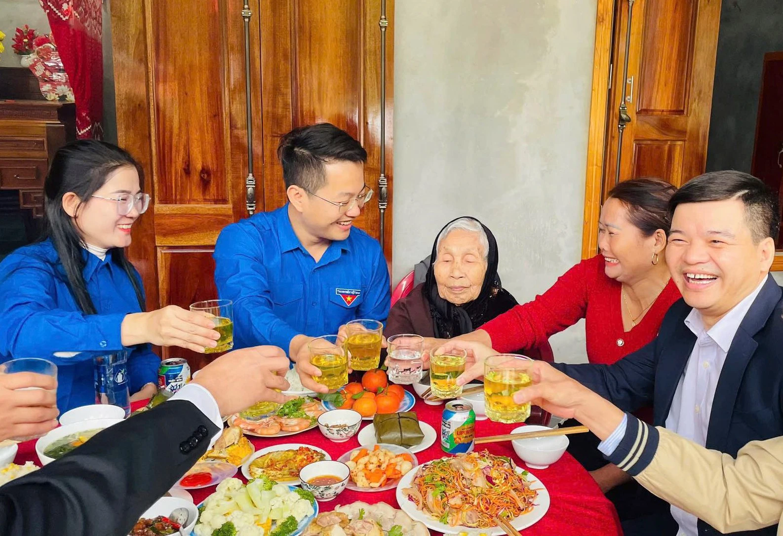 Tuổi trẻ Quảng Trị tổ chức bữa cơm tất niên ấm áp cho các Mẹ Việt Nam anh hùng