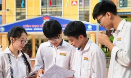 Phổ điểm thi tốt nghiệp theo khối xét tuyển ĐH: Khối C00 dẫn đầu, A00 và B00 phân hóa rõ