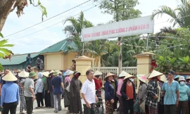 Nghệ An: Hàng trăm phụ huynh cho học sinh nghỉ học để phản đối sáp nhập trường