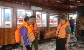 Công an khám nghiệm hiện trường tàu Vịnh Xanh 58