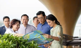 Quốc vương và Hoàng hậu Bhutan thăm vịnh Hạ Long