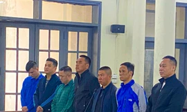 Sàm sỡ, đánh hội đồng 3 phụ nữ trước quán karaoke, 6 bị cáo lĩnh án treo