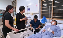 Thông tin mới nhất về sức khỏe các nạn nhân được cứu vụ lật tàu ở Hạ Long