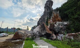 Núi đá bất ngờ đổ sập xuống đường bao biển ở Quảng Ninh