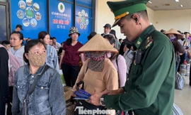 Tăng đột biến người xuất nhập cảnh qua cửa khẩu Móng Cái 