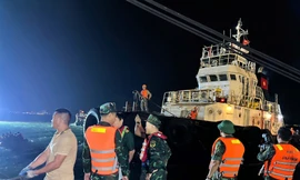 Vụ lật tàu ở Hạ Long: Chạy đua thời gian tìm kiếm nạn nhân mất tích trước ảnh hưởng của bão