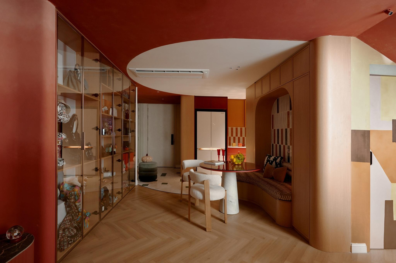 Nghệ thuật 'kéo giãn' không gian căn hộ 50m2