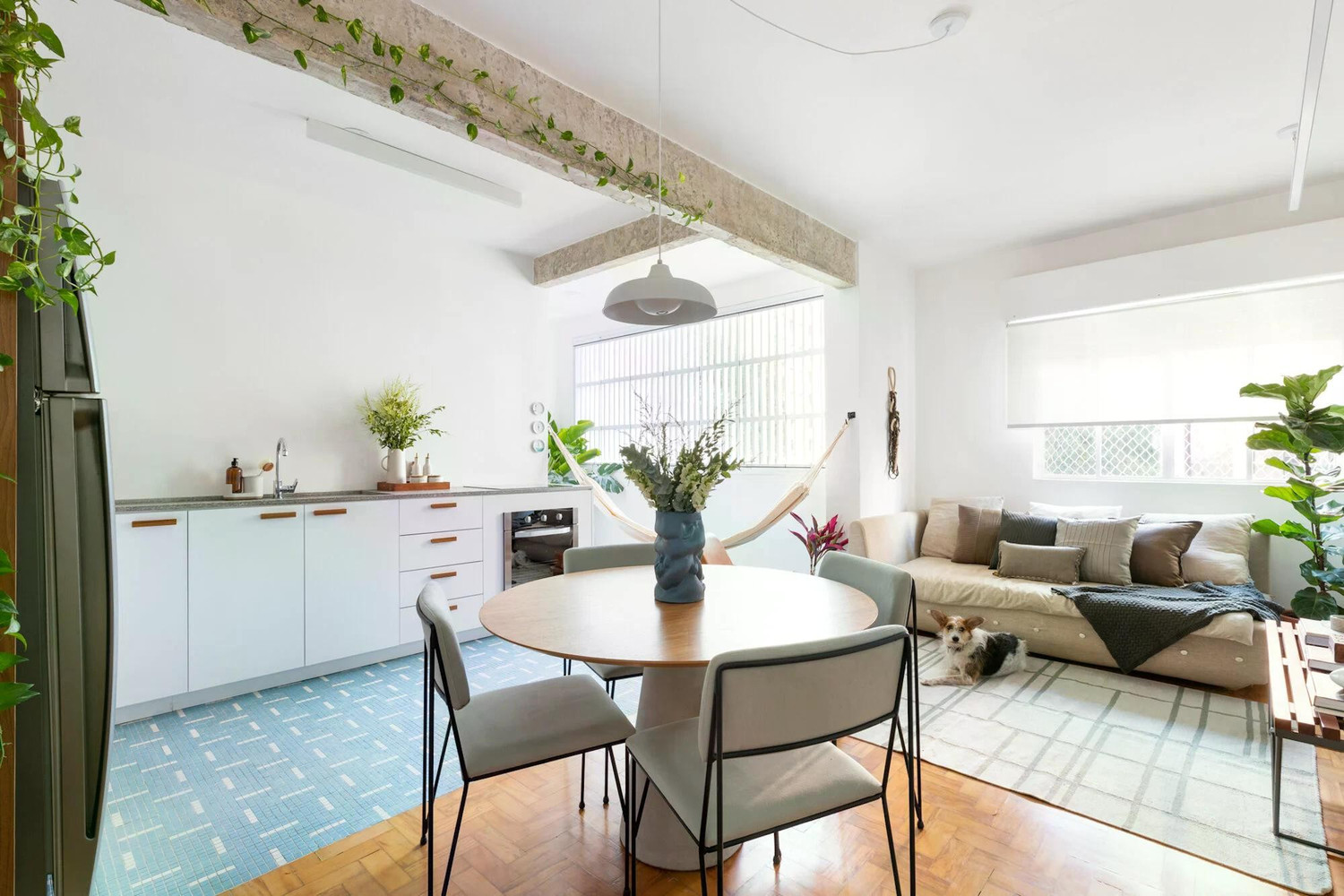 'Hồi sinh' căn hộ 70m2 ngập tràn ánh sáng