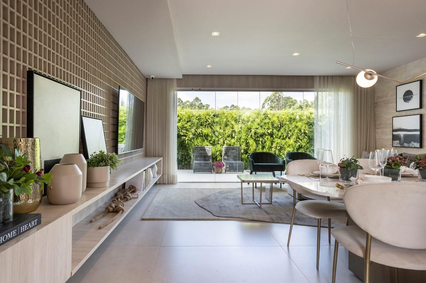 Ngôi nhà 200m2 với lưới gỗ truyền thống tạo dấu ấn riêng