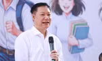 GS.TS Nguyễn Tiến Thảo trao đổi thông tin tuyển sinh ĐH năm 2026 với thí sinh Ảnh: ĐĂNG KHOA 