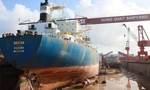 Tàu đang được sửa chữa tại Nhà máy đóng tàu Dung Quất