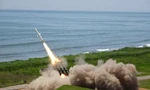 Quân đội Nhật Bản thử nghiệm tên lửa tầm ngắn trên đảo Hokkaido hồi tháng 6/2025 Ảnh: AP