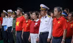 Anh Nguyễn Tường Lâm, Bí thư Trung ương Đoàn, Chủ tịch Hội Liên hiệp Thanh niên Việt Nam và các đại biểu dự lễ tưởng niệm các liệt sĩ hy sinh tại vùng biển Cô Lin - Len Đao - Gạc MaẢnh: Nguyễn Thành 