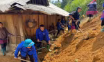 Đoàn viên thanh niên Lào Cai hỗ trợ người dân sau lũ quét, sạt lở