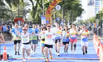 Các runner trên đường chạy Tiền Phong Marathon 2026
