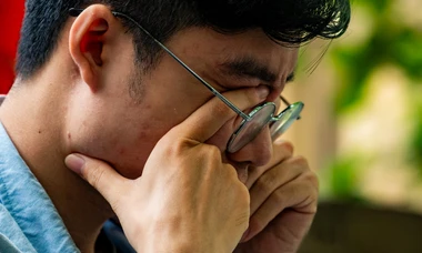 Nhiều bạn trẻ bỏ ăn, phải dùng thuốc ngủ khi đối diện với 'khủng hoảng hiện sinh'