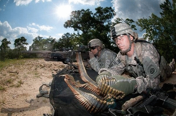 1001 thắc mắc: Súng máy và súng trường khác nhau như thế nào?