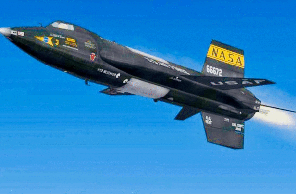 1001 thắc mắc: Phi cơ nào bay nhanh nhất thế giới, không cất cánh từ đường băng?