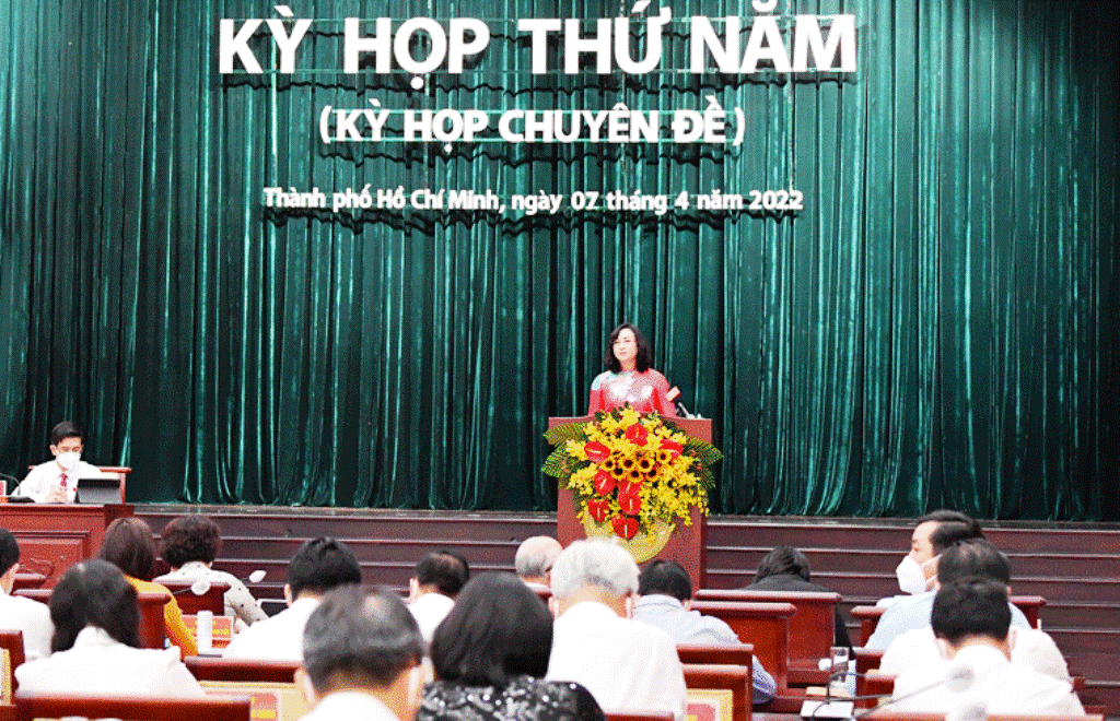 Phó Chủ tịch UBND TPHCM Phan Thị Thắng báo cáo nội dung các tờ trình tại phiên khai mạc của kỳ họp Phó Chủ tịch UBND TPHCM Phan Thị Thắng báo cáo nội dung các tờ trình tại phiên khai mạc của kỳ họp