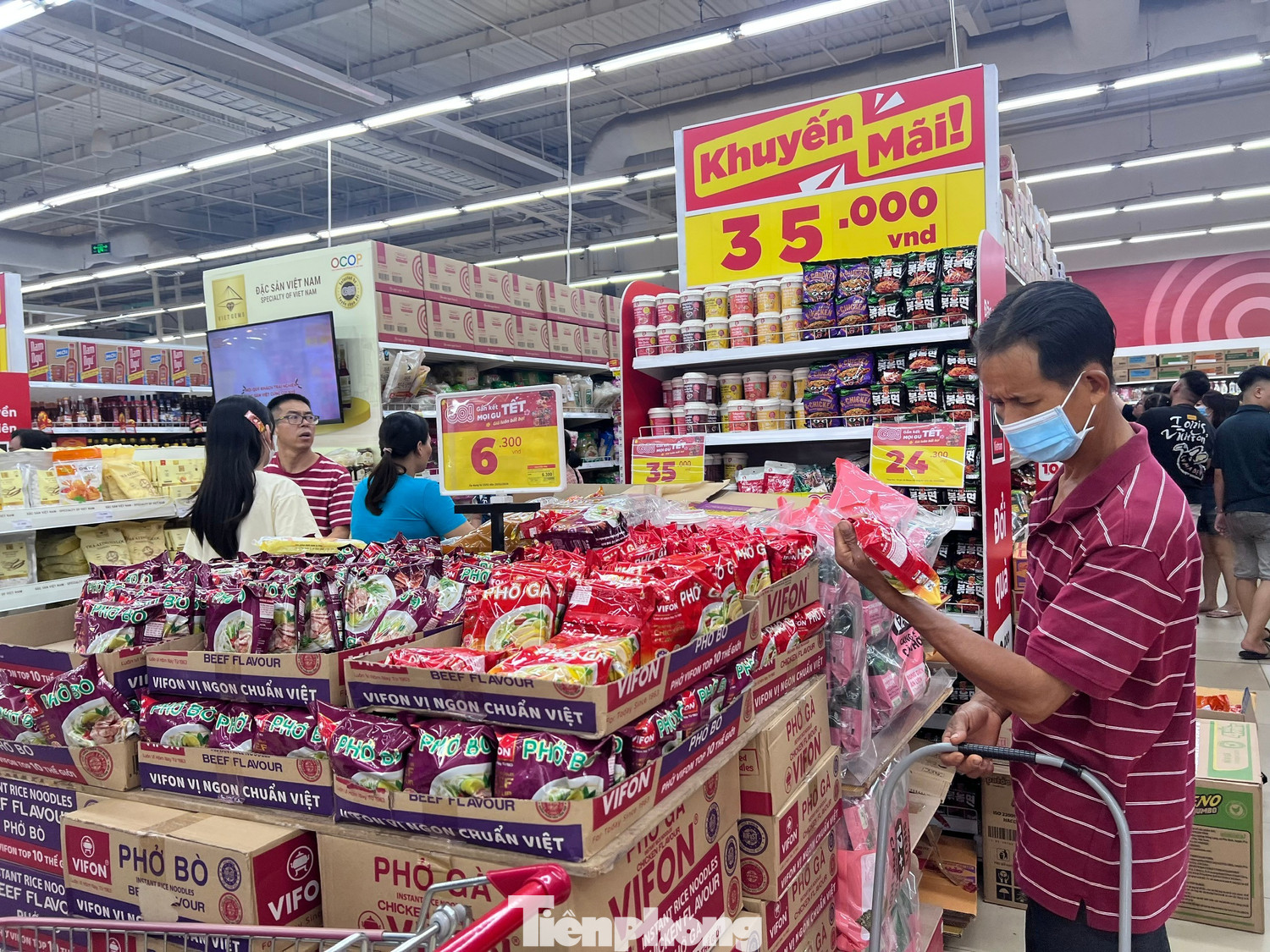 Nhiều mặt hàng, dịch vụ 'dậy sóng' theo giá xăng dầu