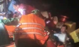 Cứu 13 ngư dân chìm tàu trên biển Cà Mau