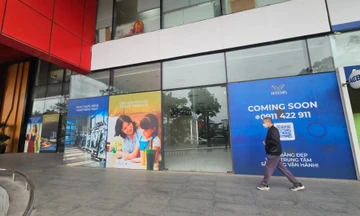 Cảnh cuối năm trung tâm thương mại Hà Nội nhiều nơi 'cửa đóng then cài'