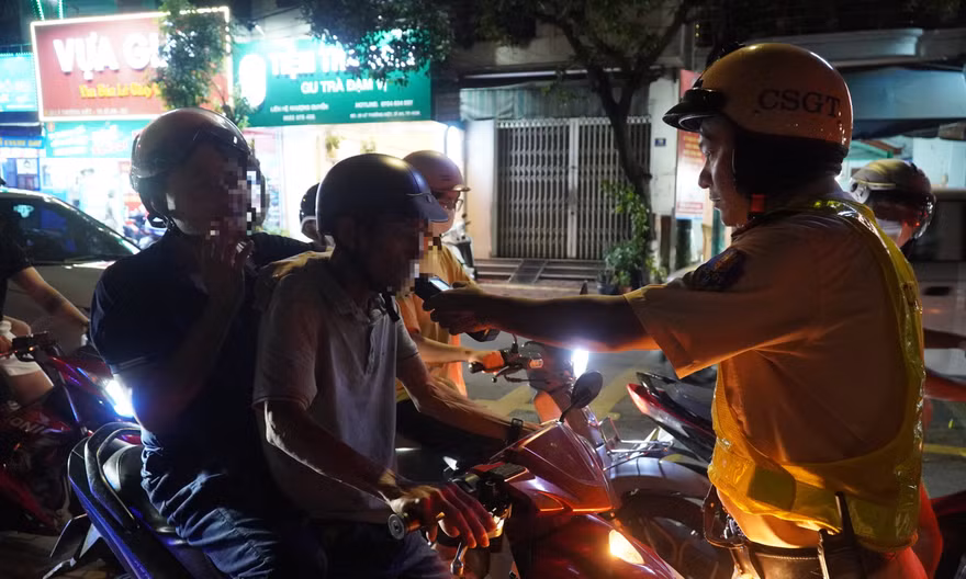 TPHCM: Xử lý nhiều trường hợp vi phạm nồng độ cồn trong đêm đầu của kỳ nghỉ lễ