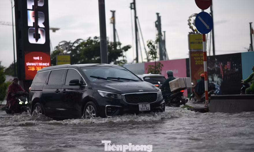 Trung tâm TPHCM ngập sâu