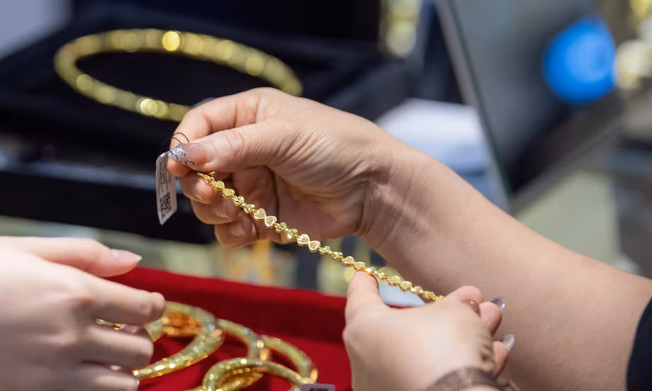Giá vàng hôm nay (15/8): Giằng co đến khi nào?