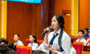 Lãnh đạo tỉnh Quảng Ninh đối thoại truyền cảm hứng với Gen Z
