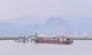 Vụ lật tàu ở Hạ Long: Vẫn còn 4 người mất tích