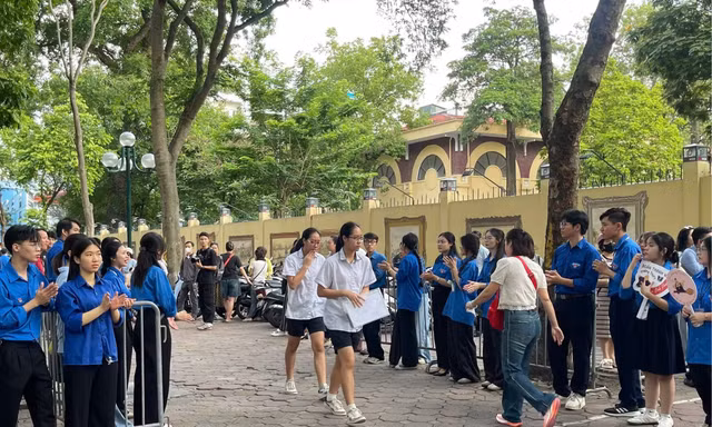 Thi vào lớp 10 có thể giảm còn 2 môn: Ít môn thi hơn nhưng căng thẳng hơn?