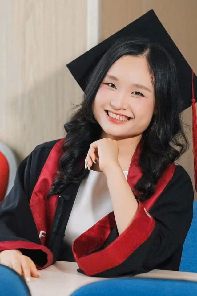 Nữ thủ khoa Ngoại thương đạt GPA 3.98/4.0, IELTS 8.5, ước mơ chinh phục thêm tiếng Trung và tiếng Pháp