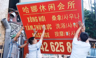 Bắc Ninh tháo dỡ hàng loạt biển hiệu chữ nước ngoài lấn át tiếng Việt