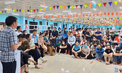 Tin mới vụ công nhân may ở Quảng Trị ngồi trước cổng doanh nghiệp đòi lương 
