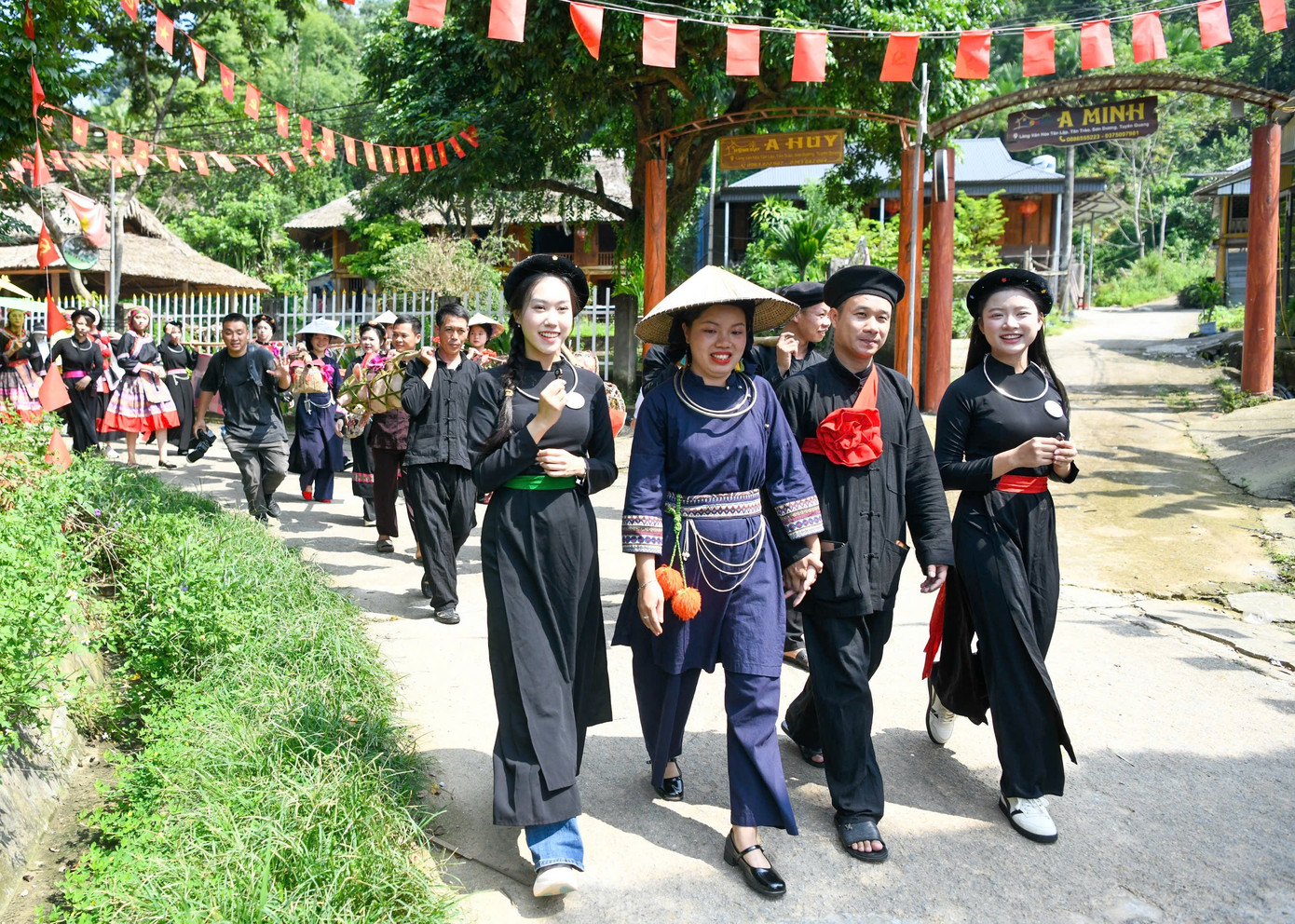 Hành trình khám phá miền đất văn hóa, lịch sử đại ngàn Vị Xuyên, vùng đất Tân Trào Hành trình khám phá miền đất văn hóa, lịch sử đại ngàn Vị Xuyên, vùng đất Tân Trào